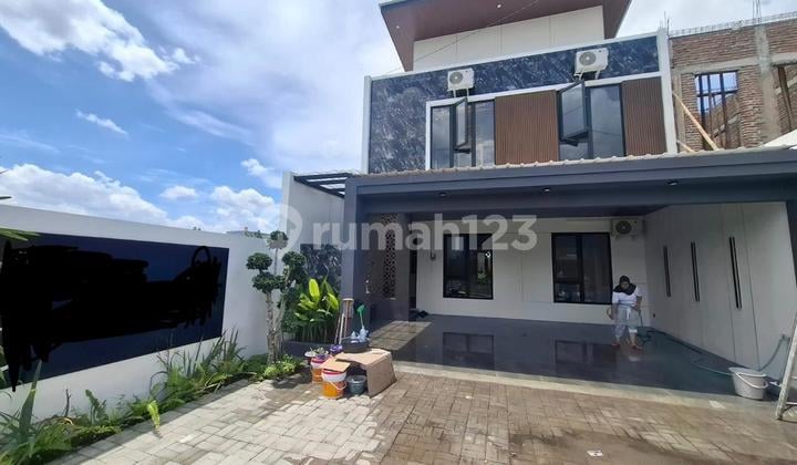 Affordable Luxury House Close to Pakuwon Mall, UPN, Maguwo Stadium, Lotte Mart, Gejayan, Etc.