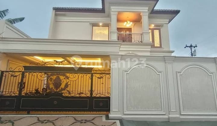 A luxurious house very close to Jogja Monument near Malioboro, Mirota Godean, Tugu Station, Kraton