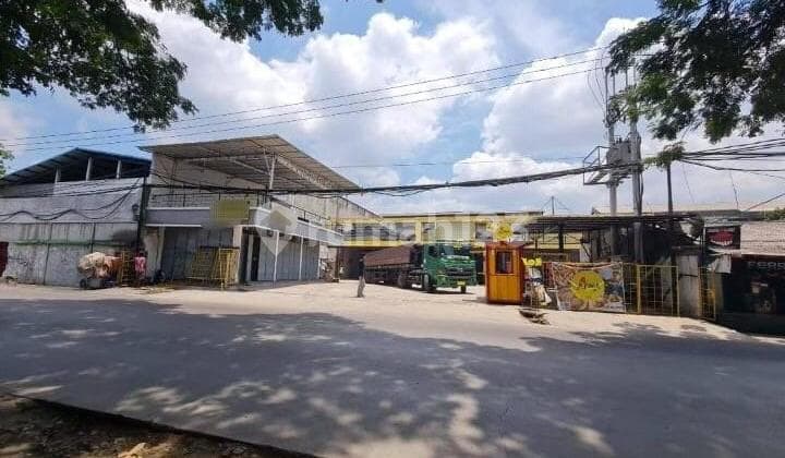 Gudang bekas dealer mobil