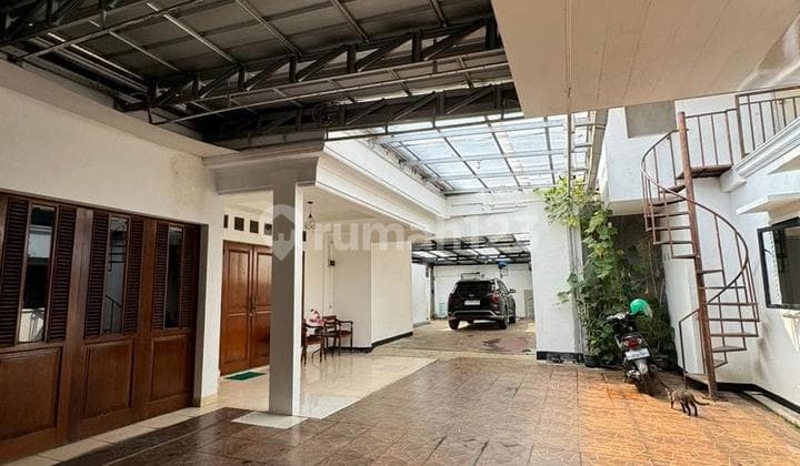 Land Calculation House Near Main Road in South Jakarta
