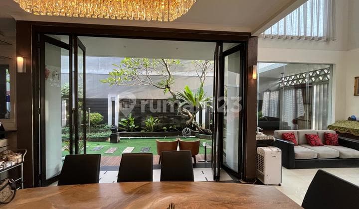 For Sale Corner House in Taman The Green BSD, Semi-Furnished with Swimming Pool.