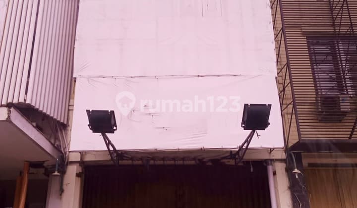 Dijual Ruko 3 Lantai Dengan Lokasi Strategis di Melati Mas Vista