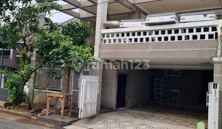 For Sale/Rent House in Serpong Park Fully Furnished Move-In Ready