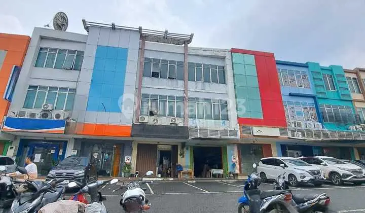 For Sale: Shop House in a Busy Area, for Business in Golden Vienna BSD