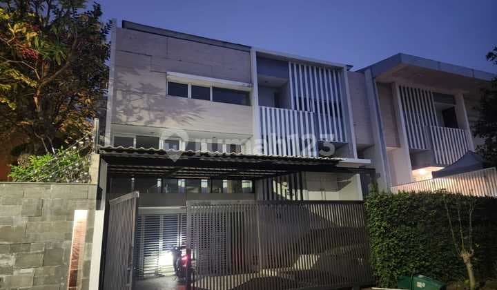 Rumah Mewah 3 Lantai Mezzanine Citra 6 Orange Heliconia di Jakbar