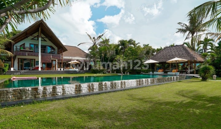 Dream Coastal Villa - Pool & Gazebos, Resort-Size Swimming Pool