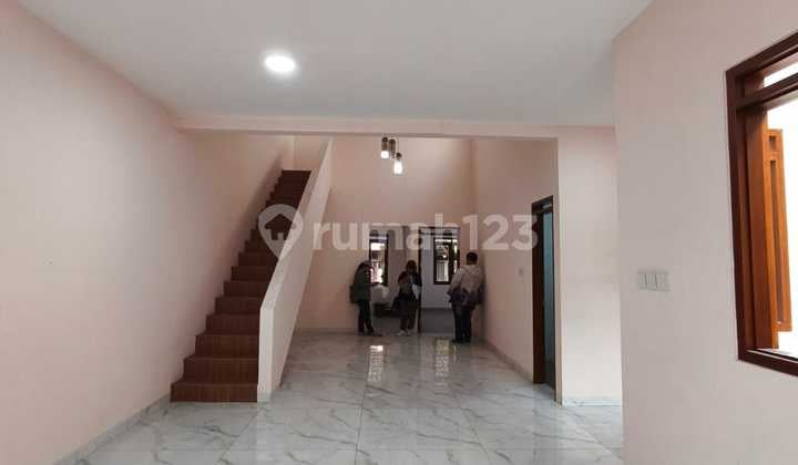 Rumah Baru Minimalis Siap Huni Cantik Nyaman di Taman Holis Indah