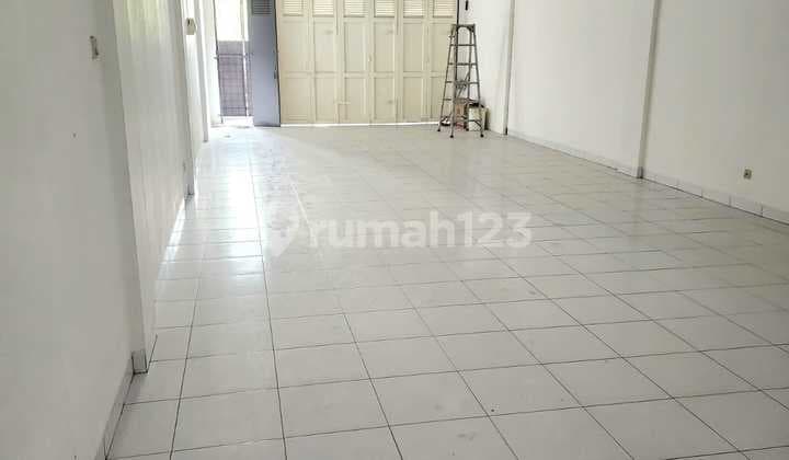 Affordable 4-Storey Ruko, Strategic and Comfortable, Located on Main Road in Mekar Wangi
