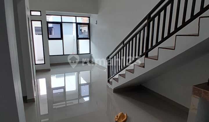 Rumah Cantik SHM Dekat Pusat Perbelanjaan Siap Huni Pinus Regency