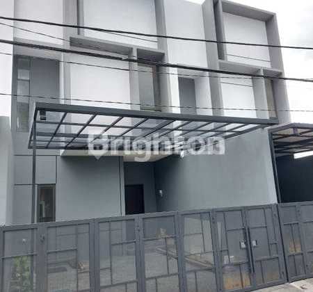 Rumah 2 Lantai Siap Huni Seperti Baru Kalikepiting