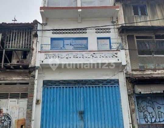 Ruko 3 Lantai Siap Pakai di Bunguran, Dekat Pusat Kota Surabaya