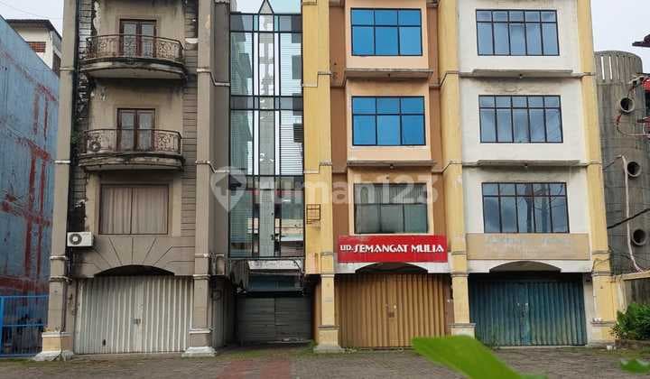 Ruko 4 Lantai Dekat Pasar Atom - Parkiran Luas