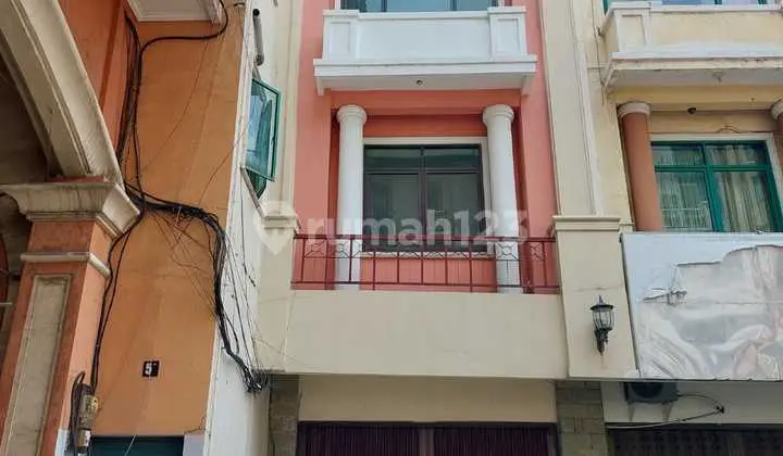 Sentra Fortuna, a 4-Story Ready-to-Use Shop House Near Ambengan, Genteng