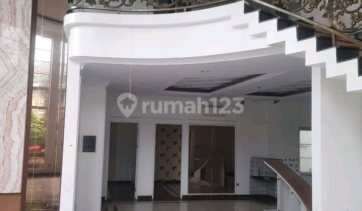 Disewakan Rumah Mewah Didekat Mall Siaphuni