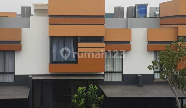 Rumah Serpong Area, Mozart Blok 3, Tangerang,bagus,pool ,komp Tenang Dan Aman,cocok Untuk Keluarga Muda