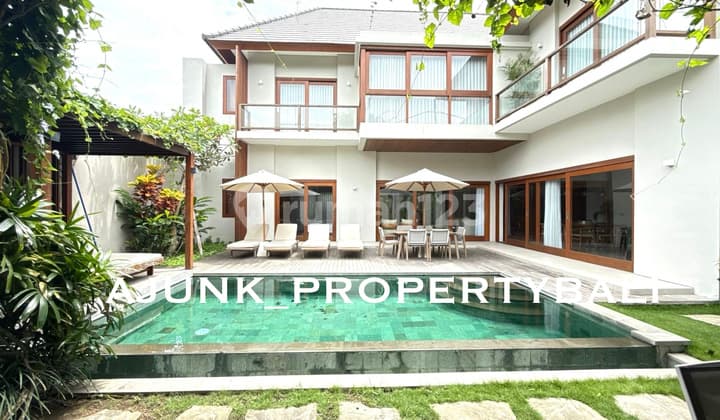 Vila Mewah Style Modern, Lokasi Premium di Bumbak - Umalas