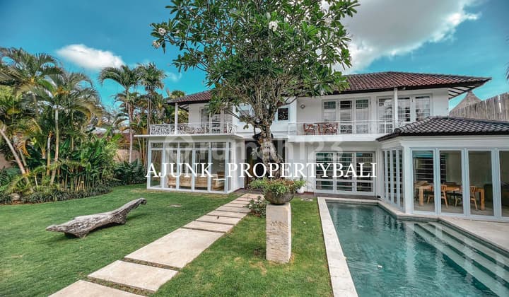 Vila Mewah, Baru Slesai Renov, Dekat ke Pusat Seminyak