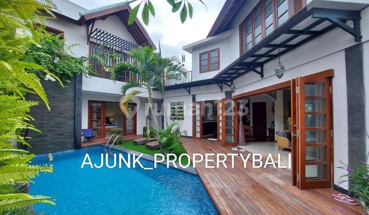 Vila Style Tropical Sangat Strategis,Dekat Cafe & Resto, Seminyak