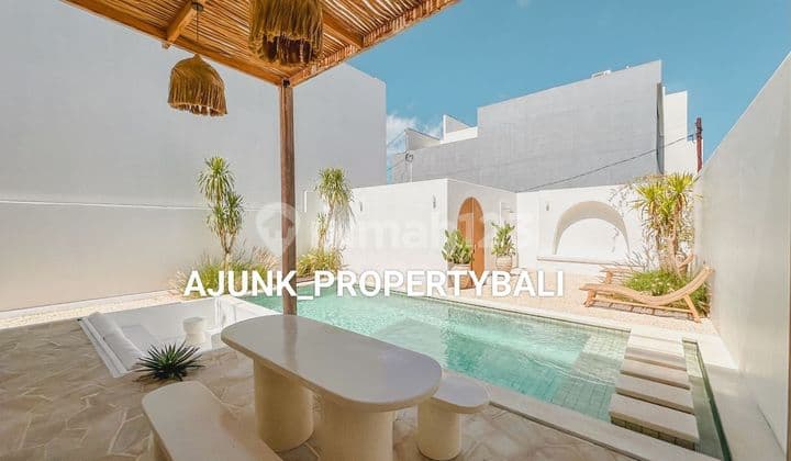 New Tropical Mediterranean Style Villa, 10 Minutes to the Beach, Ungasan