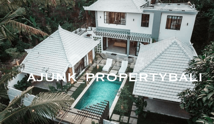 Vila Style Modern Tropis di Tumbak Bayuh - Pererenan