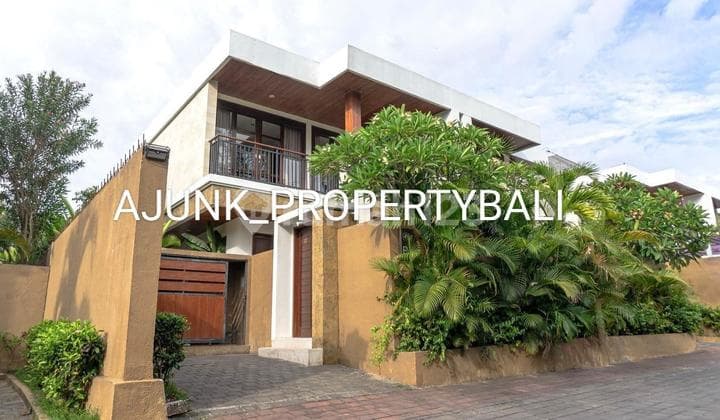 Villa Style Tropis One Gate System Security 24 Hr, Nusa Dua