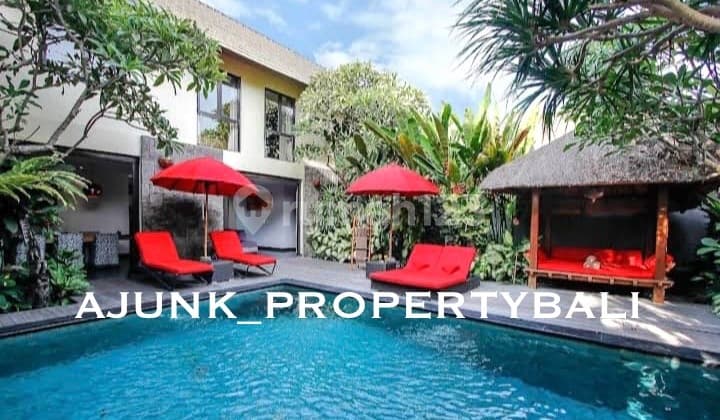 Total 2 Unit Vila Lokasi Strategis Di Batu Belig - Seminyak