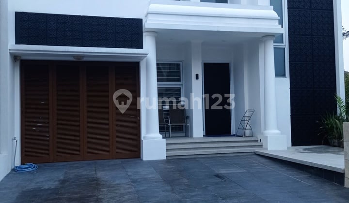 For Sale House in Greenwich, Renovated Area 180, New Furnishings for Sale
