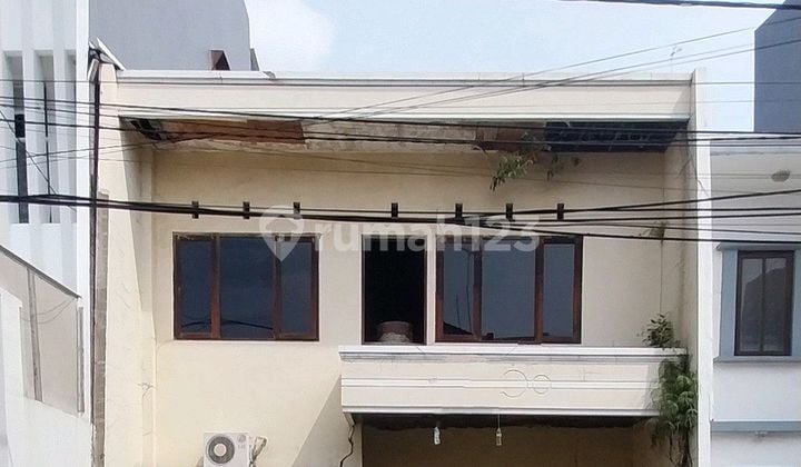 Rumah Second 2 1/4 Lantai Butuh Renovasi Total