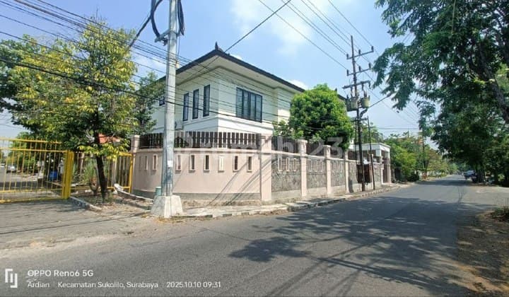 Rumah di Manyar Rejo Surabaya Nyaman Hook dan Ada Kolam Renang