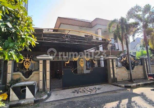 Rumah di Gayungsari Barat Surabaya Terawat Bagus dan Asri
