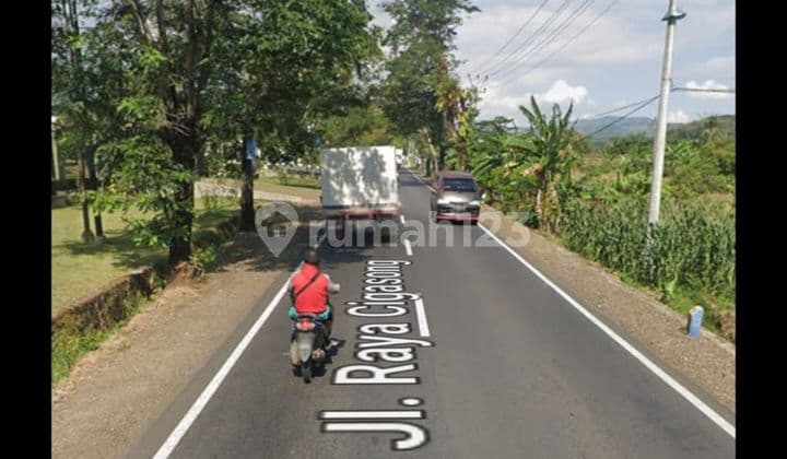 Rumah villa yang cantik ditengah kebun