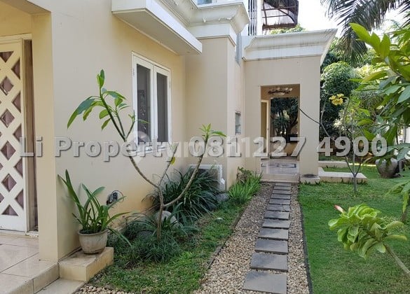 rumah Marina, dekat Bandara, kampus BINUS dan Pelabuhan, Semarang