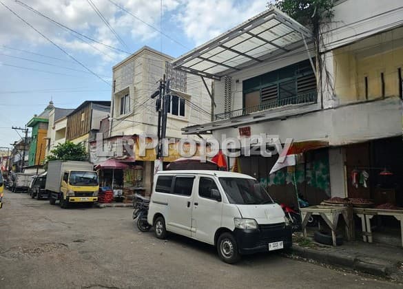 For Rent: Pedamaran shop house, Chinatown, near Johar Market, Central City, Semarang.