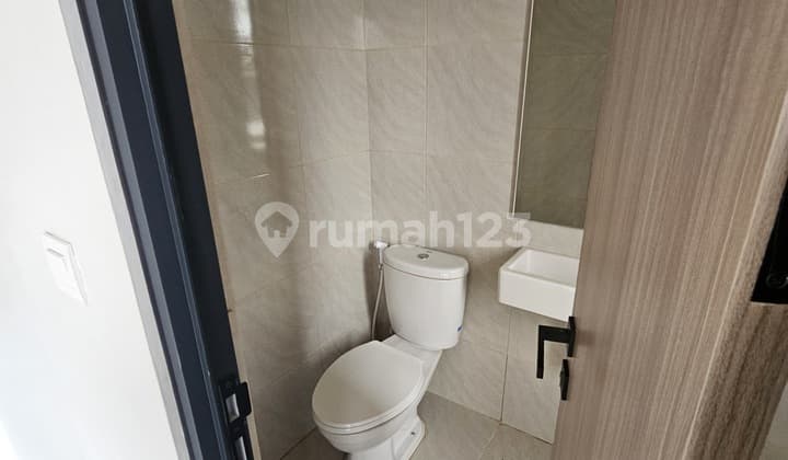 Disewakan Rumah Hoek Park Serpong, Citizen Park Xyz, Karawaci, Tangerang