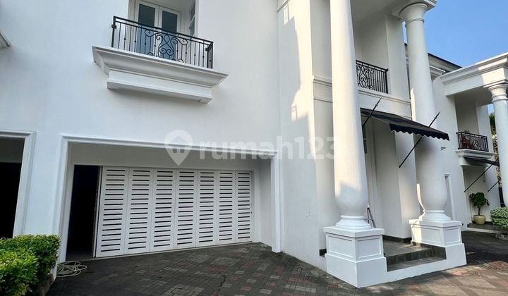 Rumah Modern American Classic 3 Lantai Siap Huni di Kemang Selatan
