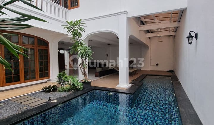 For Rent! A Beautiful House At Menteng Jakarta Pusat With Private Pool