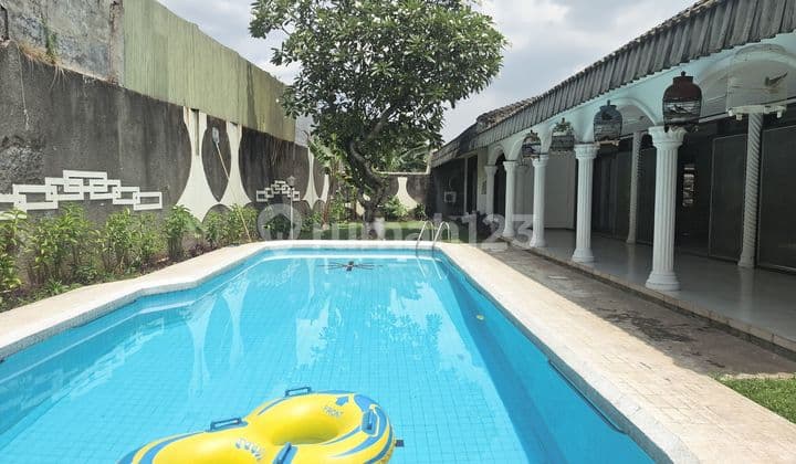 Disewakan Rumah dengan Kolam Renang di Kemang bisa untuk Kantor / Usaha