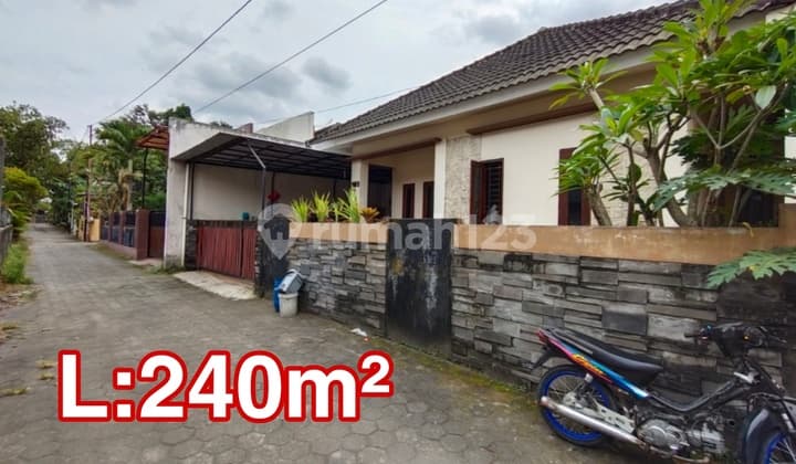 Rumah Tanah Luas Maguwoharjo 250 Kolam Ikan