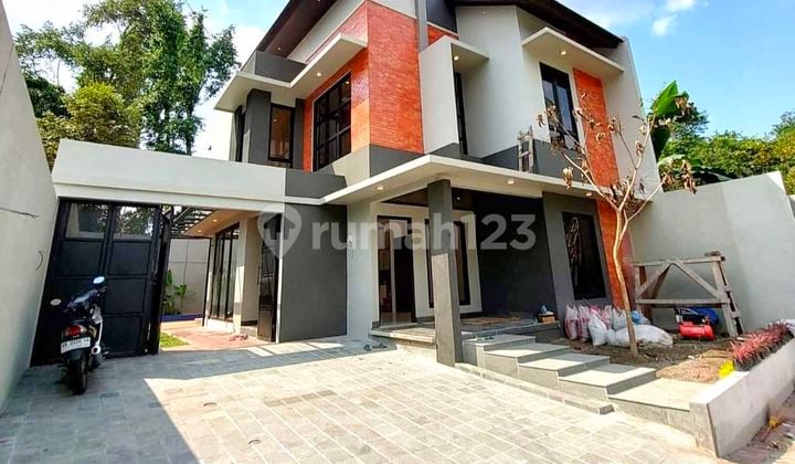 Rumah Kolam Renang Jalan Kaliurang Sejuk Nyaman