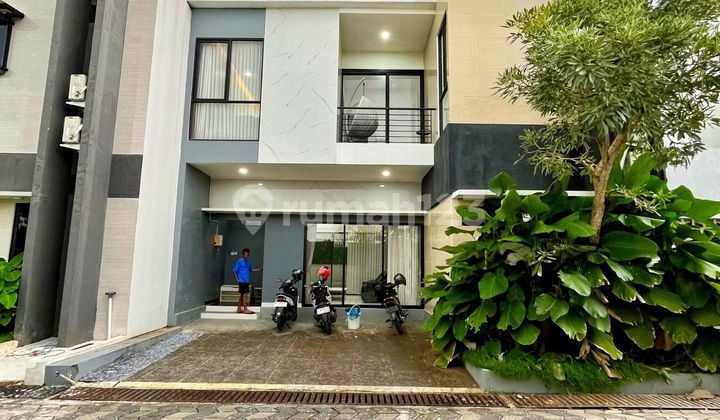 Magelang Road House with Rice Field and Mountain View