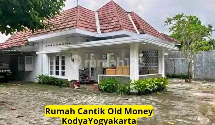 Rumah Kolonial Belanda Luas Dekat Kusumanegara