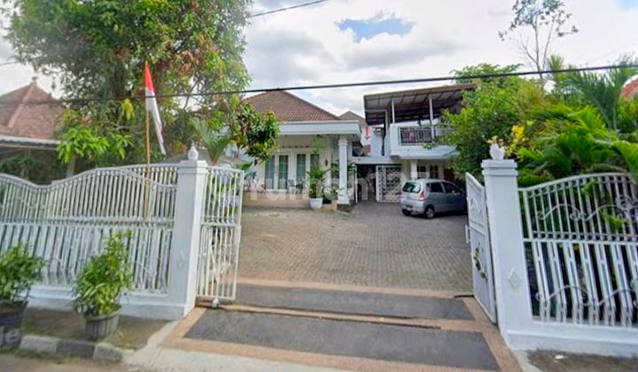 Classic Luxury Villa Near Malioboro Jogja