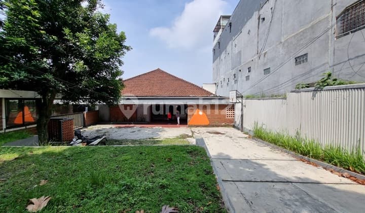 Rumah Area Komersil di Geger Kalong, Bandung