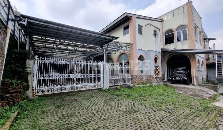 Rumah Area Komersil di Geger Kalong, Bandung