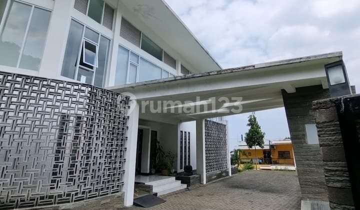 Rumah Villa Bukit Pakar Dago Bandung