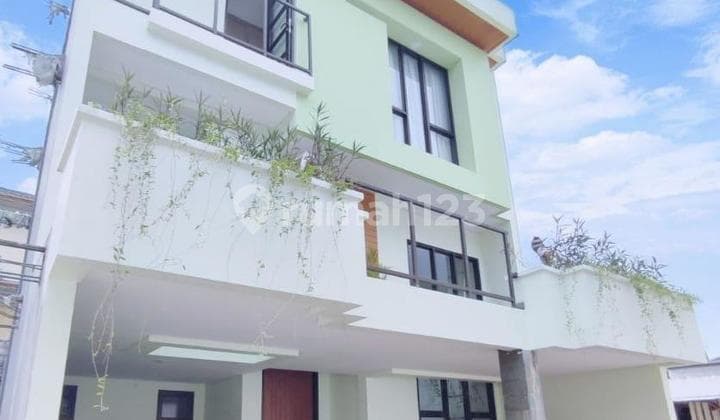 RUMAH BRAND NEW, Jl. E, Kebon jeruk, Jakarta Barat