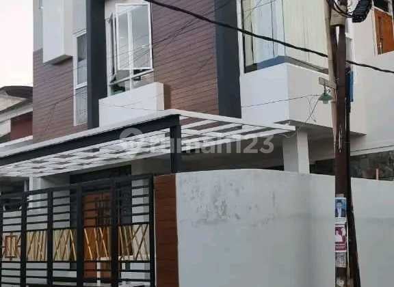 Rumah Hook 3 Lantai Premium di Cihanjuang Panorama City View
