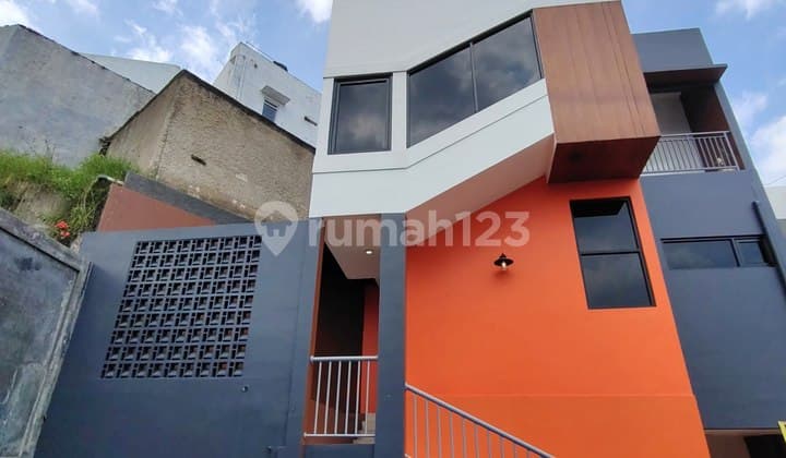 Rumah Modern Mewah 2 Lantai di Cihanjuang Dekat Pusat Pendidikan
