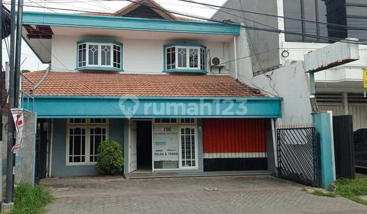 Dijual Rumah 2 lt bisa utk usaha Krn di jl Raya Darmo indah LL