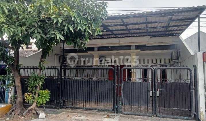 For Quick Sale: Strategically Located House in Wisma Menanggal, Surabaya AD